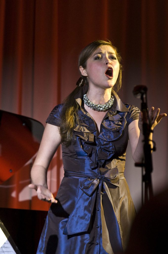 sings